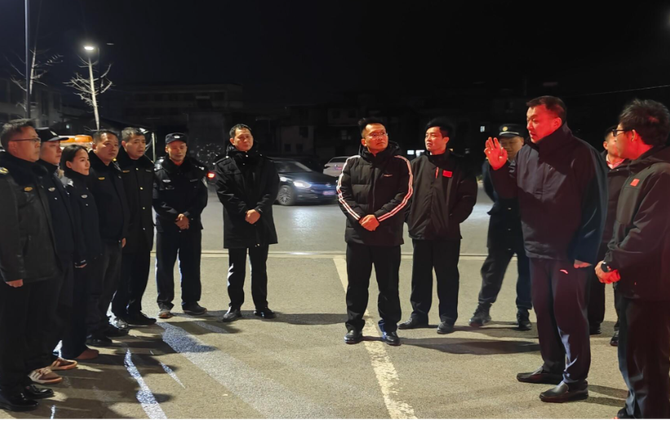 李群辉除夕夜带队督导城区烟花爆竹禁燃限放工作 慰问坚守岗位执勤人员