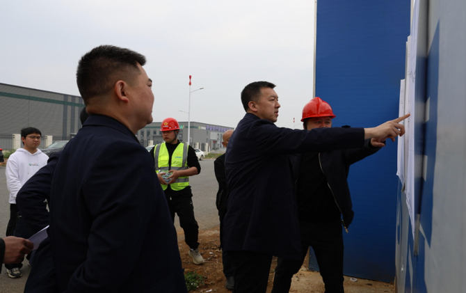 李群辉调研企业发展和“三类”重点项目建设工作