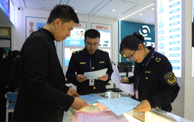 江永：强化眼镜制配计量监管 守护青少年清晰视界