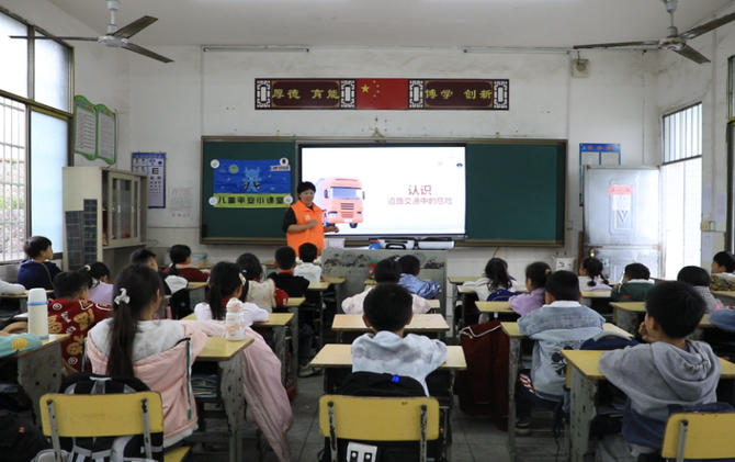 江永：平安“小课堂”撑起成长“保护伞”