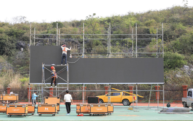 江永：一块大屏的足球告白 江永球迷为永超“撑腰”