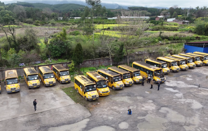 江永：校车“健康体检”护航学生平安上学路