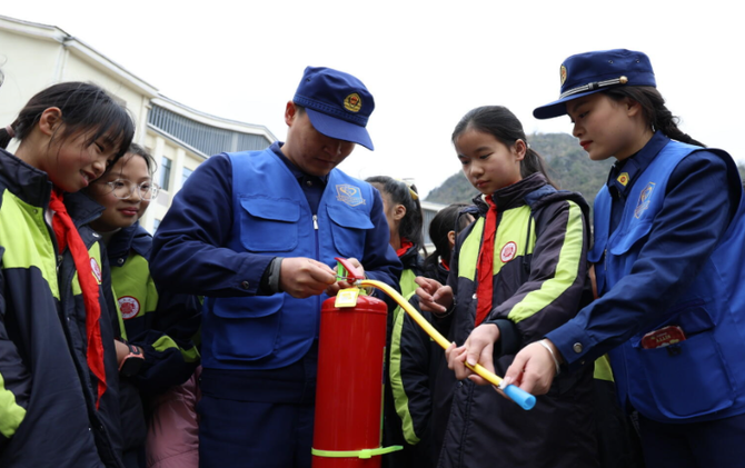 江永：消防进校园 安全知识伴成长