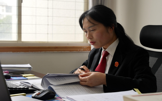 （走进“她”榜样）她们，是法庭上最亮丽的风景线