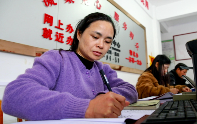 （走进“她”榜样）村支书周江萍：一手牵着乡亲，一手护着家