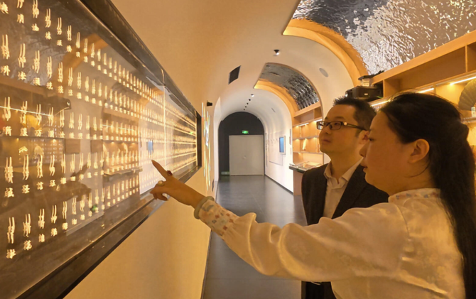 香港文化学者罗志渊探访江永女书生态博物馆 为女书文化传播与文旅融合建言献策