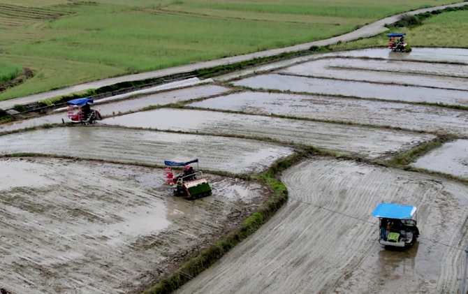 江永：田间农机“秀绝活” 解锁春耕“新效率”