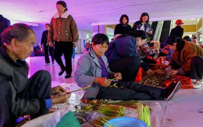 江永：野菜抢鲜上市 “春天的味道”受欢迎