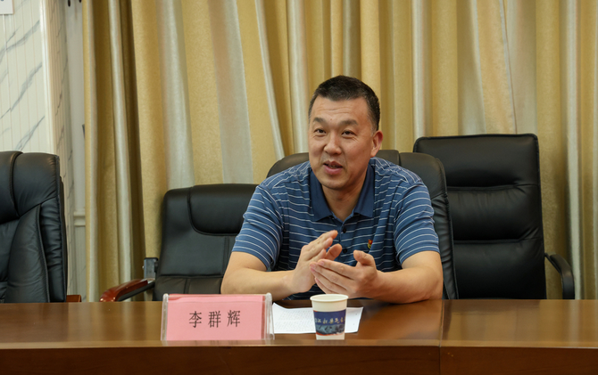 李群辉会见我县全省“两优一先”表彰对象