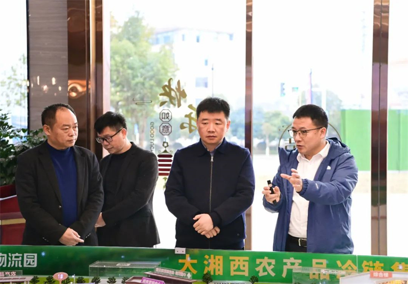 学习中心组(扩大)举行集体学习 江涛主持并讲话县委常委会召开会议