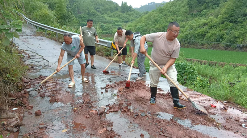 麻阳遭遇强降雨 各级各部门紧急行动抗灾避险