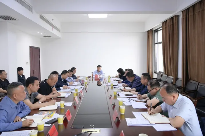 江涛主持召开城市地下管网和“一河两岸三岛”建设推进会