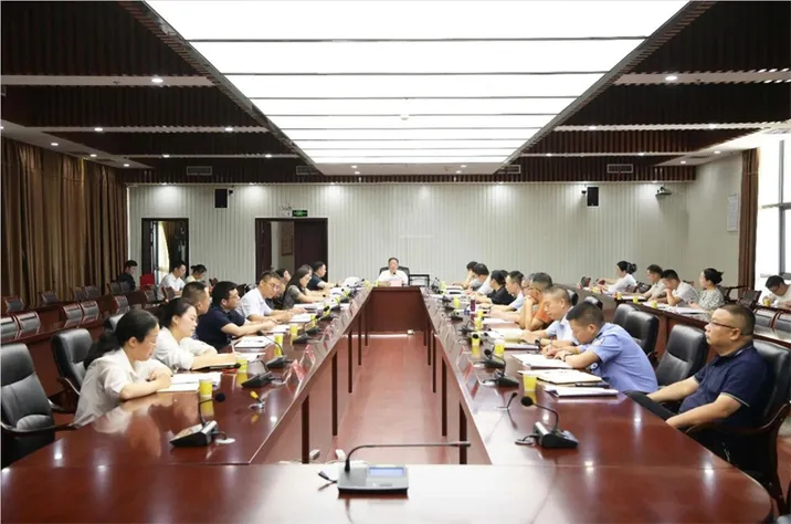 2026年县委人才工作领导小组第一次会议召开 廖园熙主持并讲话