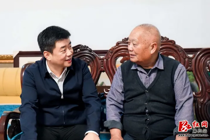 江涛开展重阳节走访慰问活动 