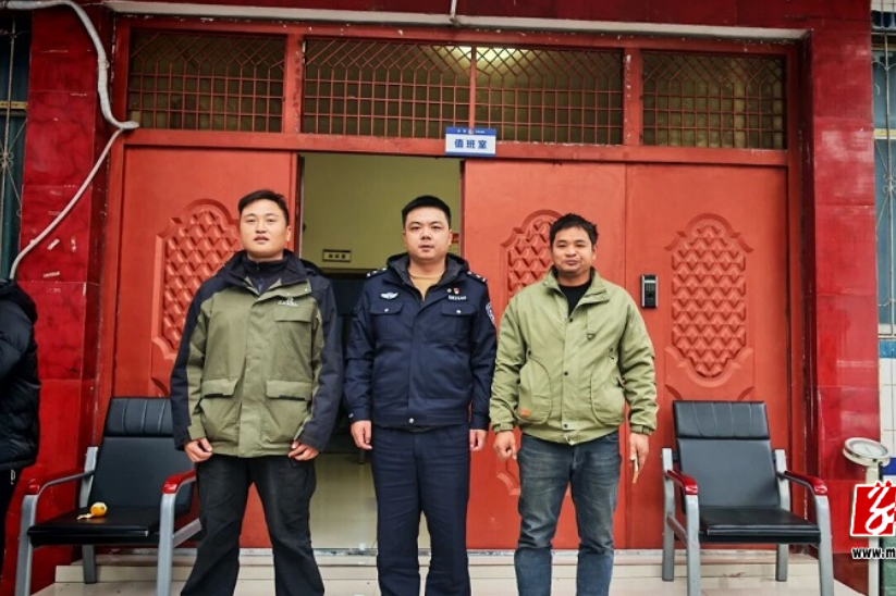 拾金不昧暖民心 警民携手归失物