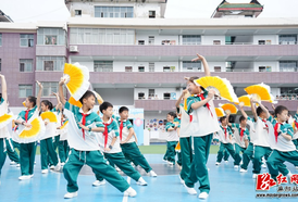 麻阳“非遗花灯操”进校园 传统文化焕发新活力