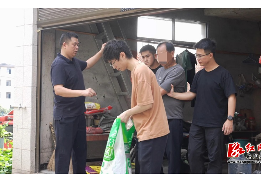 两地警方协同作战  二十五年网上逃犯落网