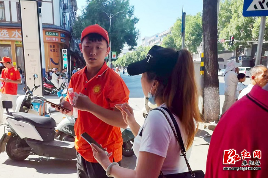 麻阳：志愿服务为龙舟赛添彩