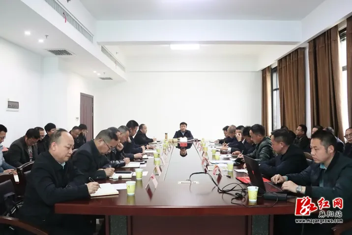 江涛主持召开县城区G209、G354国道周边环境整治工作推进会