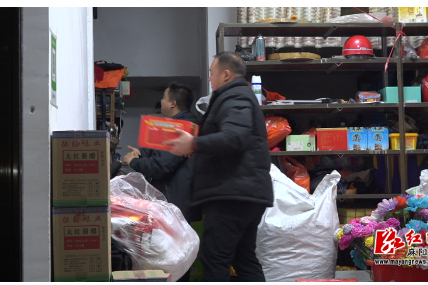 深夜出击！麻阳查处一起非法储存烟花爆竹案