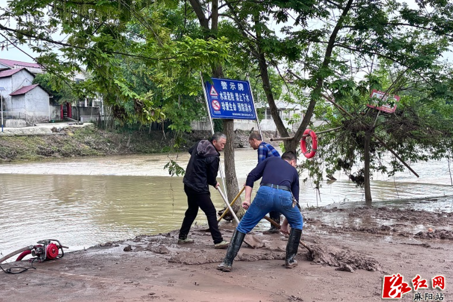 岩门镇：干群同心齐发力 灾后重建绘新颜