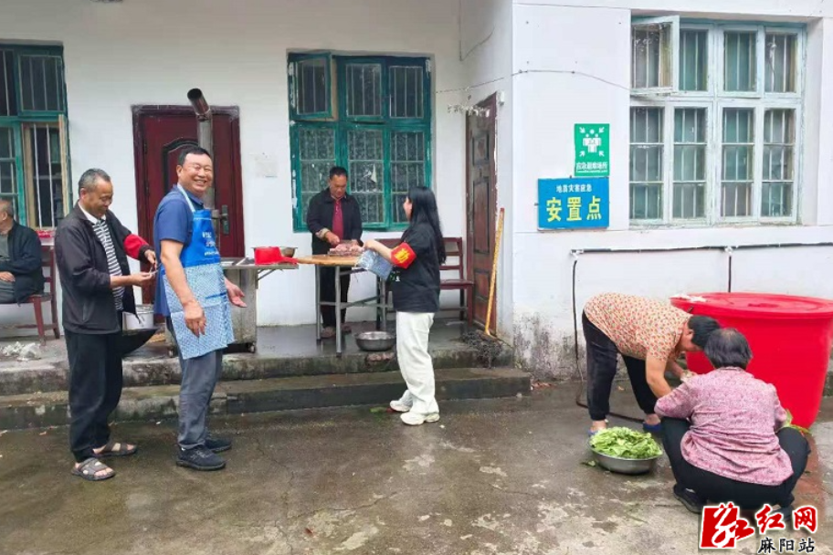 麻阳各乡镇闻“汛”而动 暖心安置筑起群众“避风港”