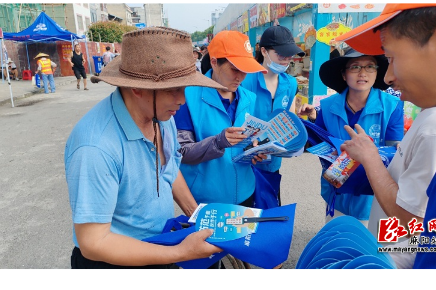 龙腾锦江迎宾客 志愿红韵暖苗乡——志愿者护航2026麻阳传统龙舟邀请赛
