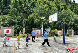 怀化学院深入麻阳石羊哨乡开展趣味亲子体育志愿服务活动