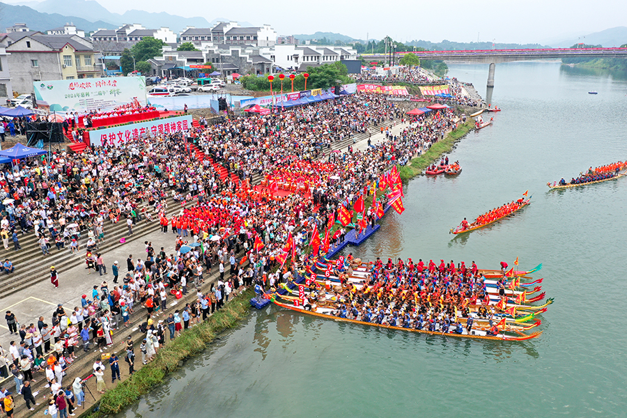 岩泊渡“大端午”划龙舟习俗.jpg