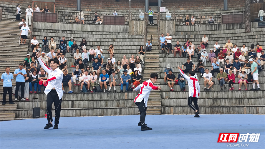 杂技周.png