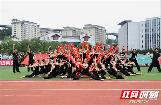 各方阵特色展演 陈小丫摄.jpg