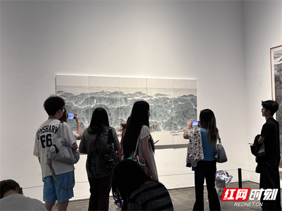 展览现场.png 展览现场.png
