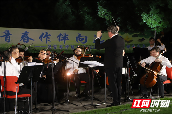 乐团演出现场 陈小丫摄.jpg 乐团演出现场 陈小丫摄.jpg