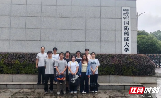 参赛师生合影留念.jpg