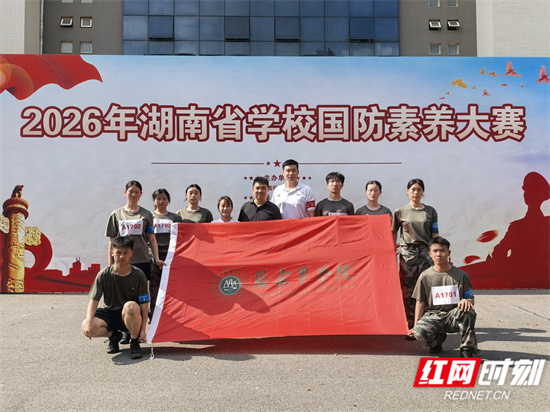 参赛合影 余靖摄.jpg