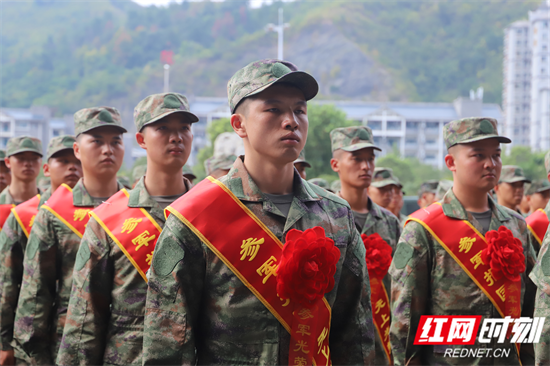 应征代表参加揭牌仪式 谭璐瑄摄.png