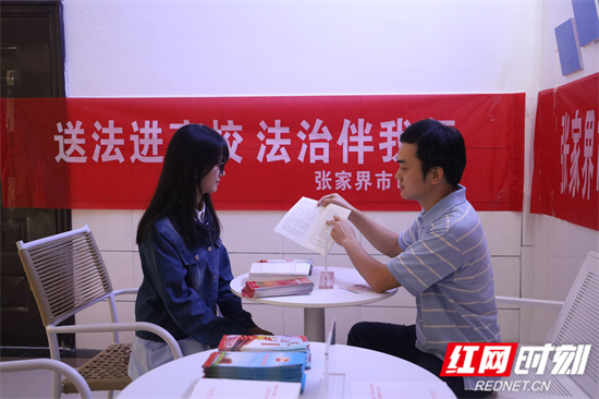 法治宣传与法律咨询活动现场 李少午摄.png