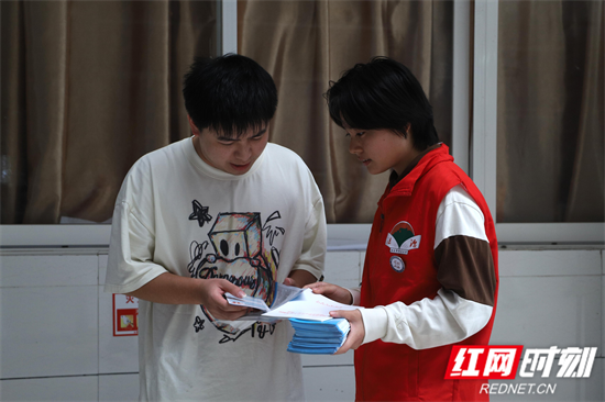 法治宣传与法律咨询活动现场 李少午摄 (2).png