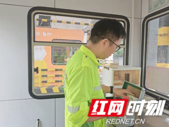 强化安全提醒，备足应急物资护航出行安全_副本.jpg