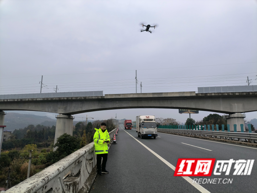路上无人机巡查_副本.png