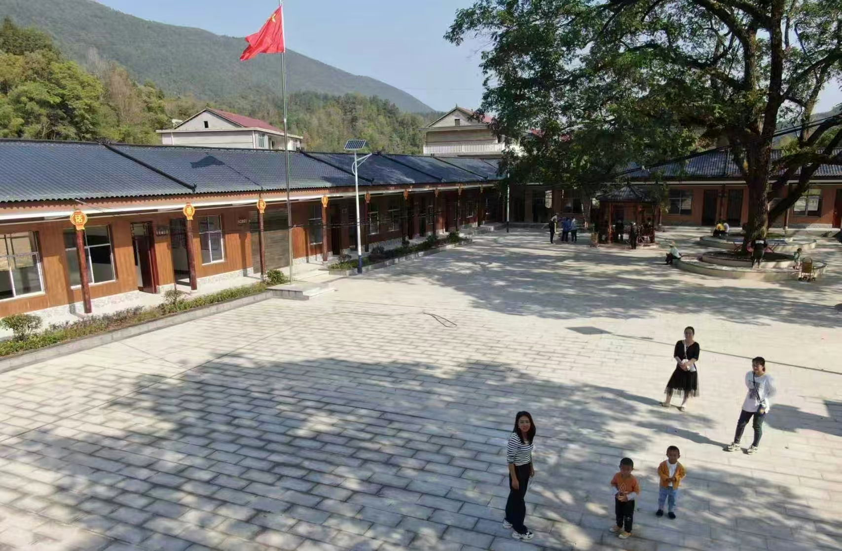 利福塔镇：党建领航“红色路” 治理绘就“和美图”
