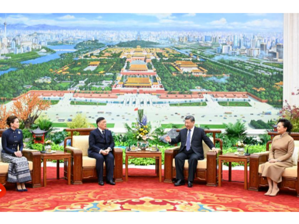 习近平会见泰国国王哇集拉隆功