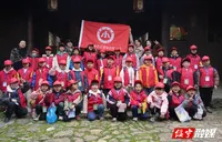 邵阳日报绥宁站小记者探秘大园古苗寨 感受民族技艺魅力