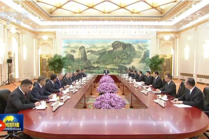 习近平集体会见上海合作组织成员国外长理事会会议外方代表团团长