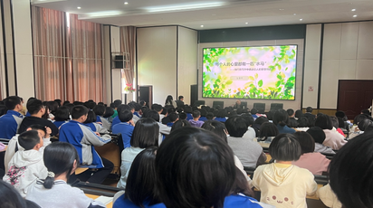 “书香校园”作家进校园｜龙章辉老师为绥宁县实验中学学子解锁写作“真情密码”