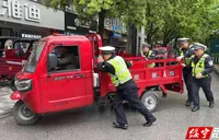 绥宁交警开展县城停车秩序专项整治  全力维护城区道路有序畅通