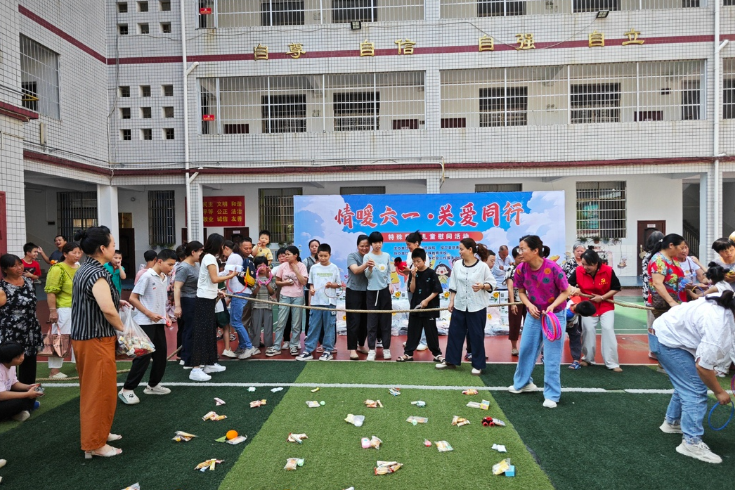 绥宁县开展特殊教育学校儿童慰问活动