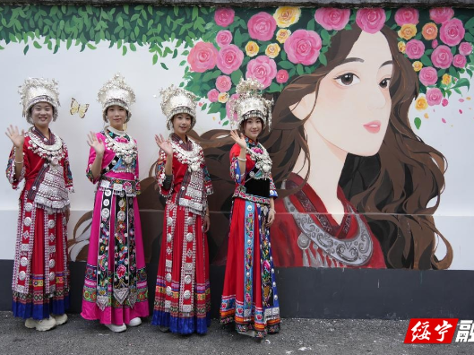 江口园巷“穿新衣”变身网红打卡点 墙绘志愿服务为老巷注入新活力