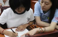 湖南师大法学院维权协会用创意手工点亮关峡乡插柳村暑期课堂