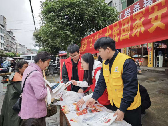 法治润红岩 国安入民心